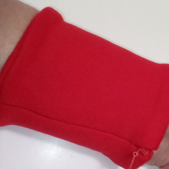 SET 2 ZIP POCKET WRIST WALLETS BLACK/RED - Picture 1 of 2